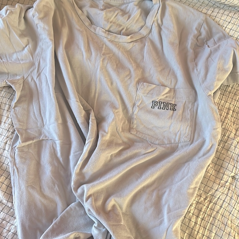 Victoria’s Secret Pink tshirt
XL